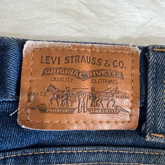 Vintage 90s Levi’s Straight Leg Jeans - Picture 3 of 4